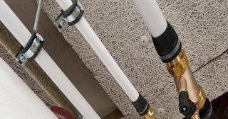 Замена труб водоснабжения в квартире: цена от 2048 руб. - СантехДомМтщ
